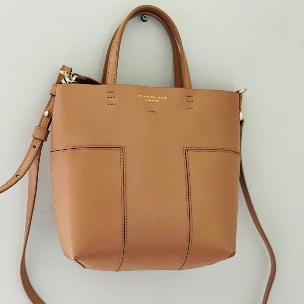 Tory Burch | Tan Block T Bucket Bag